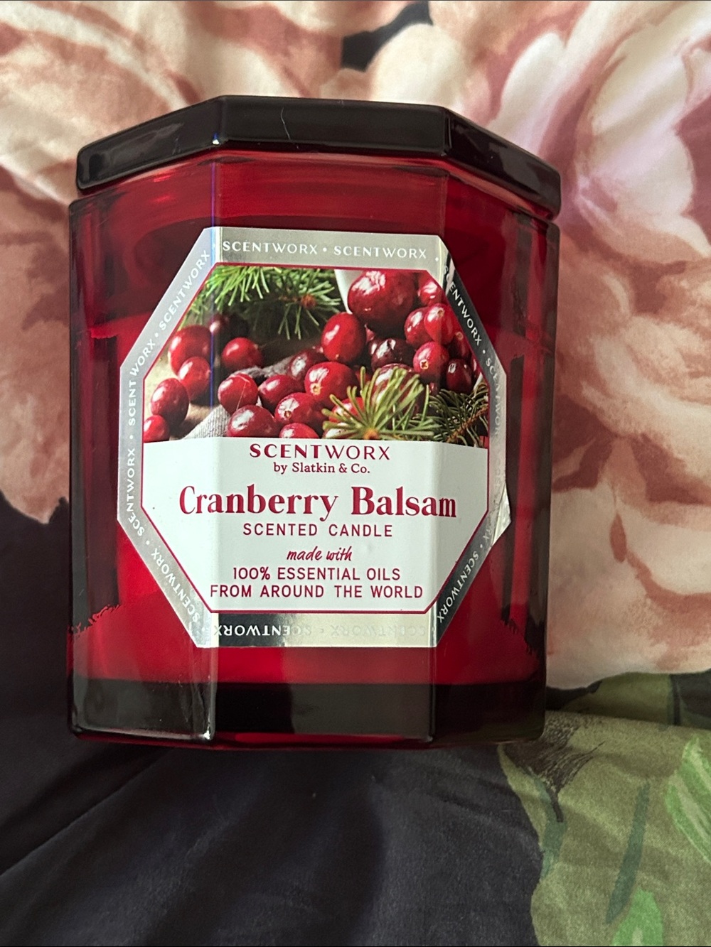 🌻. Scentworx by Slatkin & Co. Cranberry Balsam candle NEW
